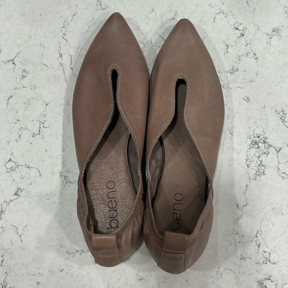Bueno leather pointy toe flats